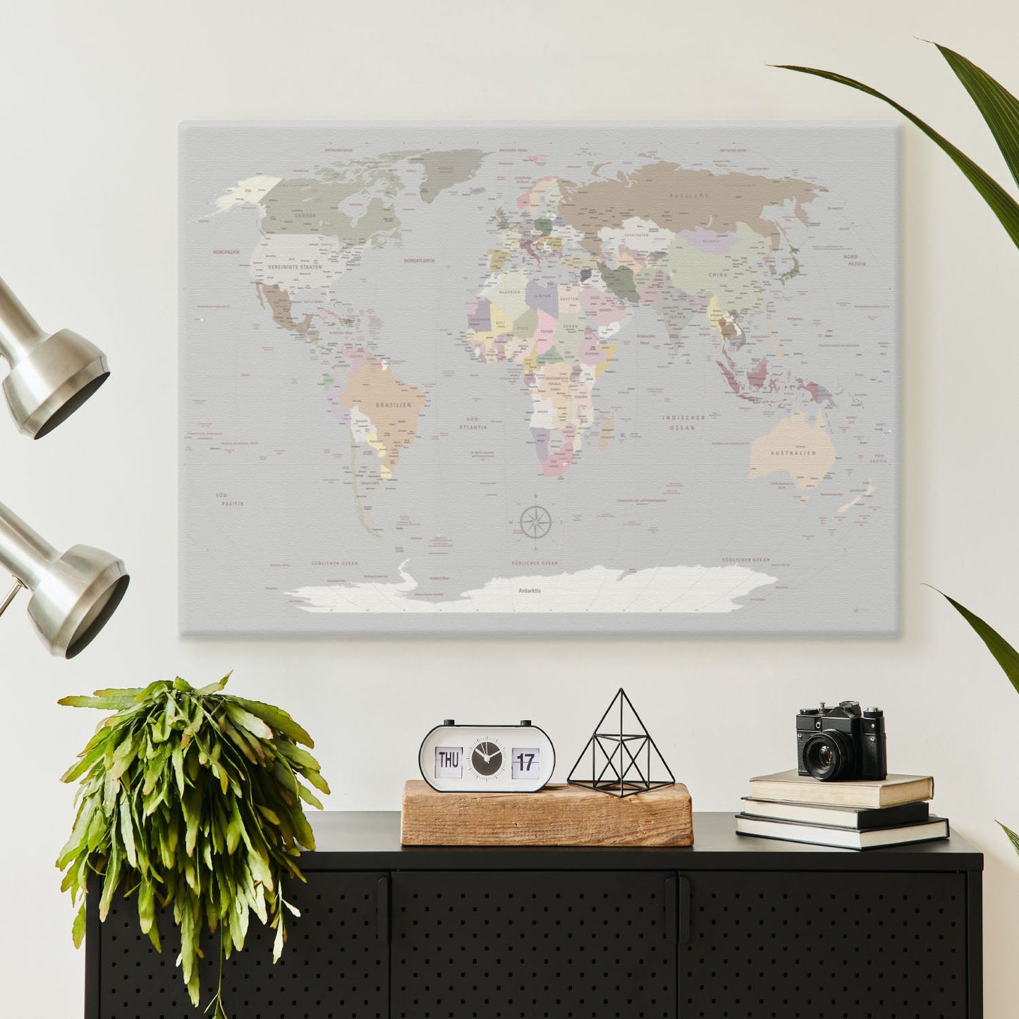 Ob Kinderzimmer, Wohnzimmer, Schlafzimmer oder Flur - Deine Leinwand Weltkarte Light passt in jeden Raum.