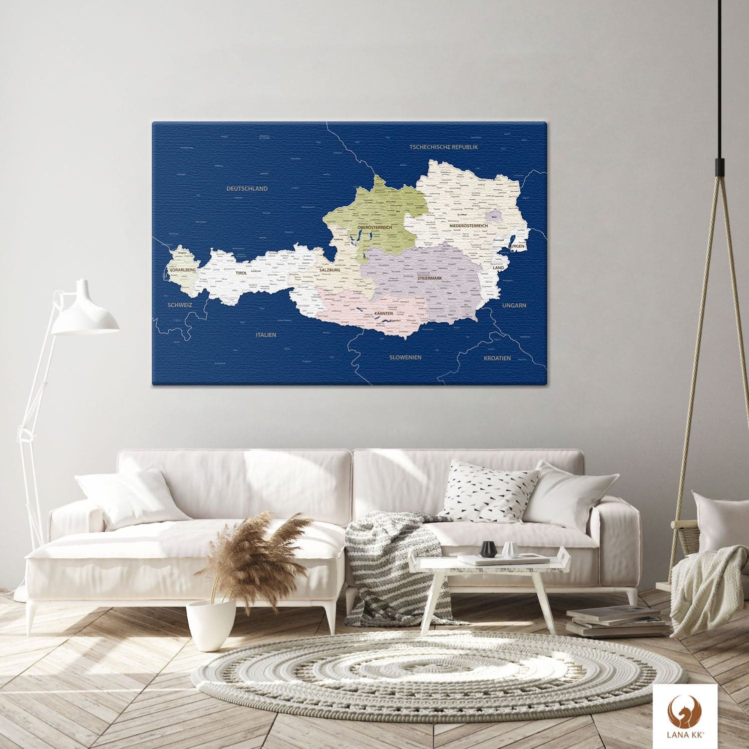 Die Welt als Zentrum Deiner Wohnung. Deine Österreichkarte Blau für sich mit ihren ausgewogenen Farben ideal in Dein Wohnkonzept ein.